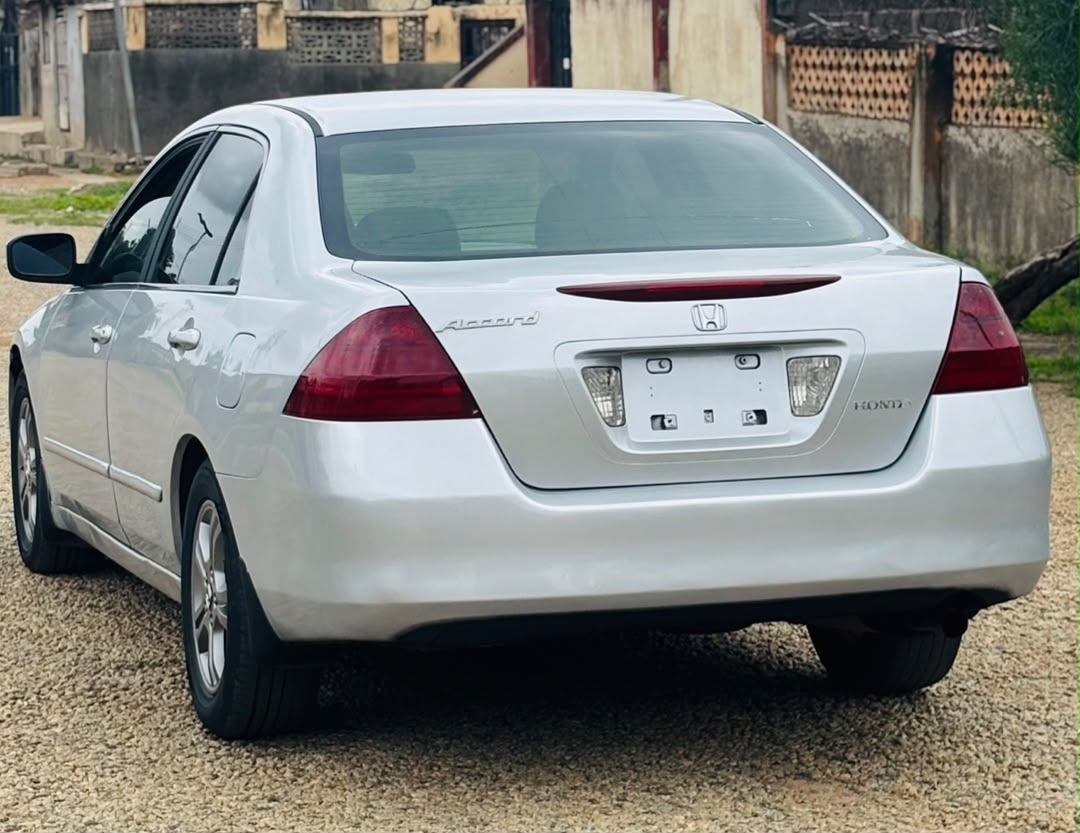 
								NEATLY USED HONDA EOD 2007 MODEL IN A EXCELLENT CONDITION BUY AND DRIVE WITH AC,  💰 PRICE #3 MILLION 📍 LOCATION ABUJA. full									