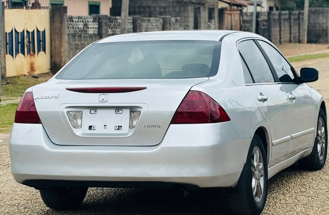 
								NEATLY USED HONDA EOD 2007 MODEL IN A EXCELLENT CONDITION BUY AND DRIVE WITH AC,  💰 PRICE #3 MILLION 📍 LOCATION ABUJA. full									